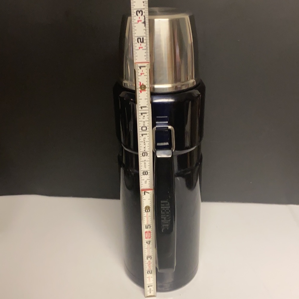 THERMOS Stainless King Vacuum-Insulated Beverage Bottle, 68 Ounce, Matte Blue - Picture 5 of 16